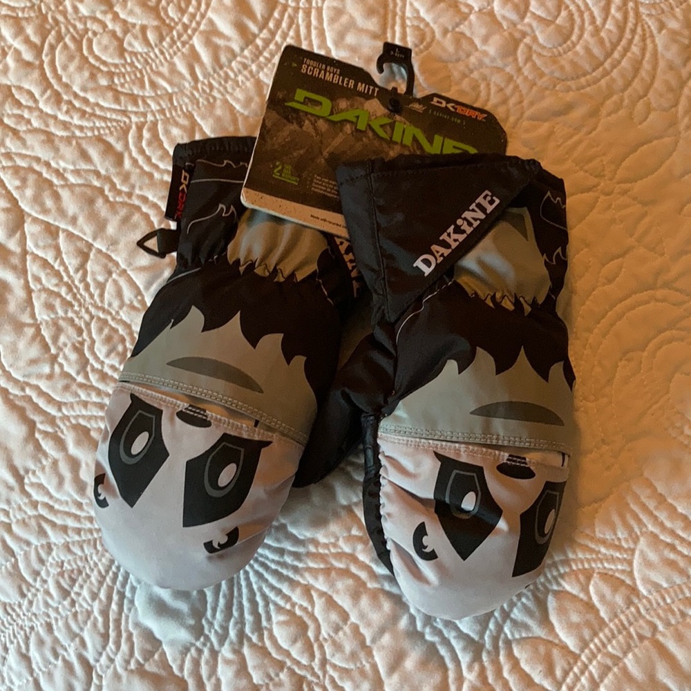 Dakine panda mittens